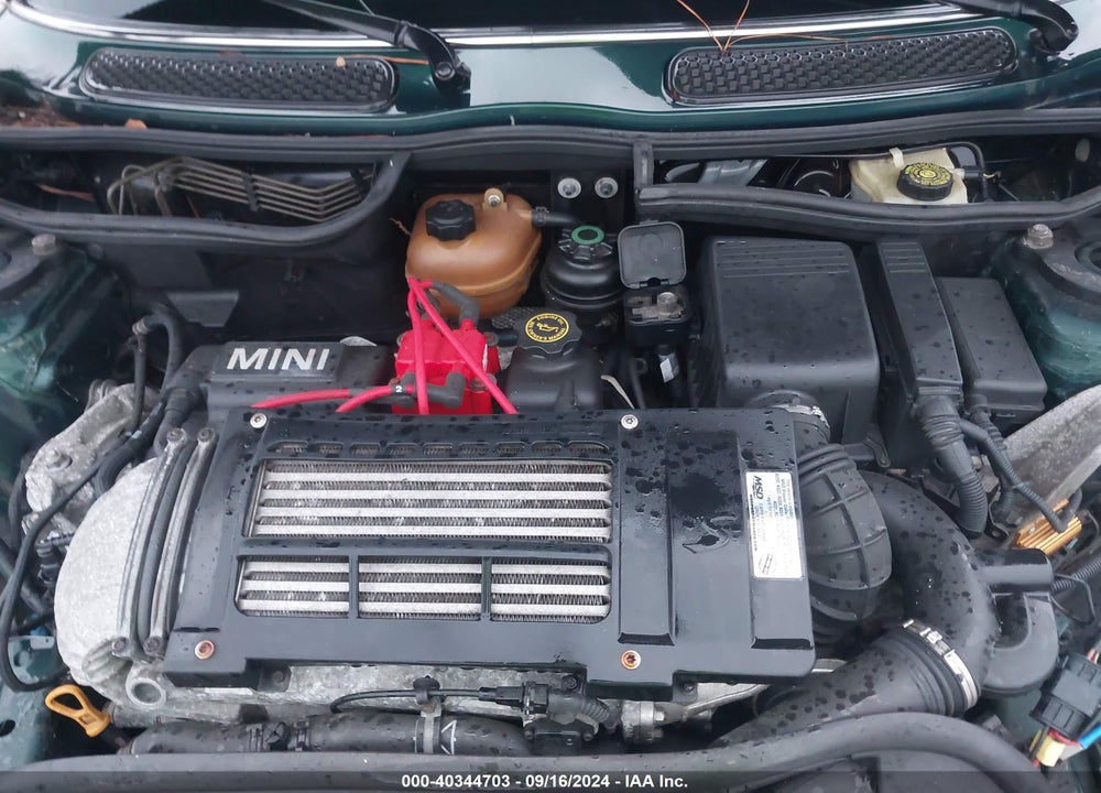 2006 MINI COOPER S VIN: WMWRH33556TF88705