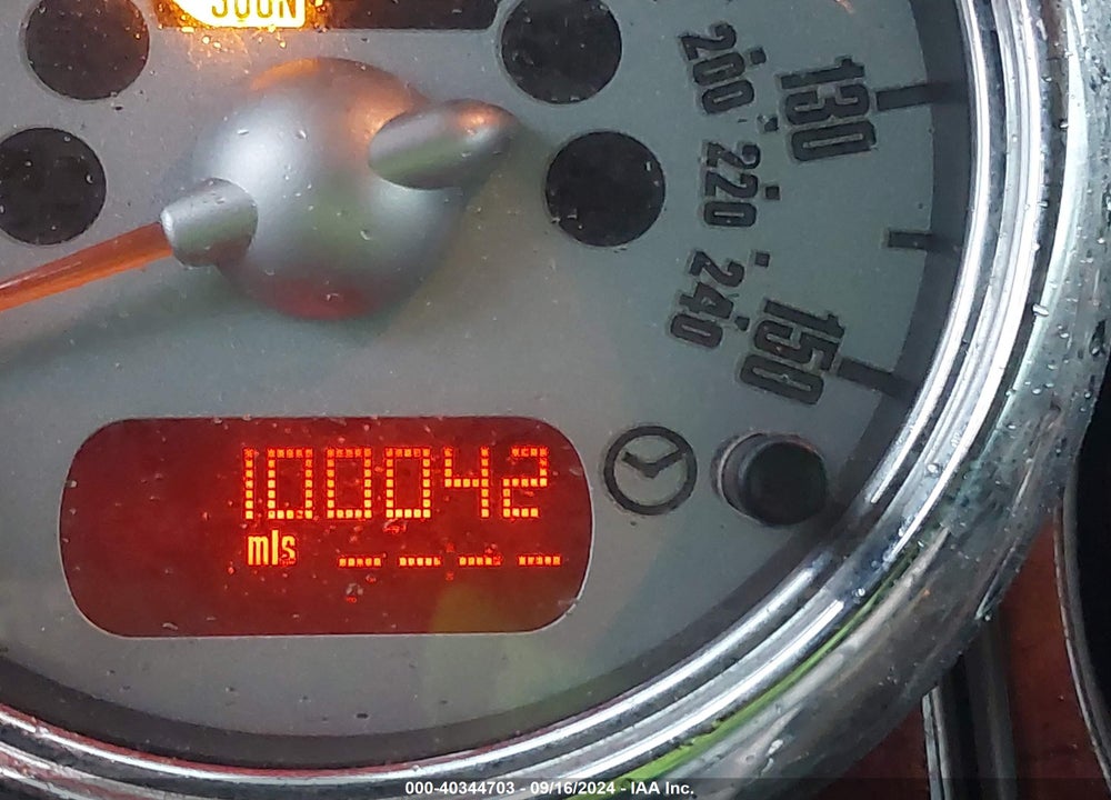 2006 MINI COOPER S VIN: WMWRH33556TF88705