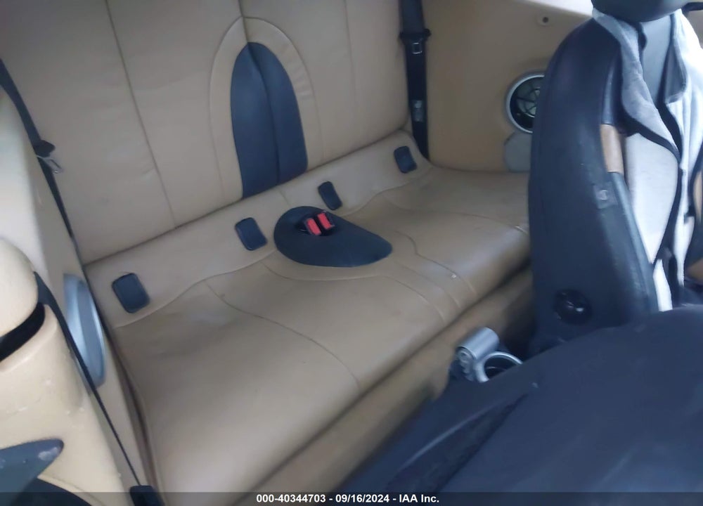 2006 MINI COOPER S VIN: WMWRH33556TF88705