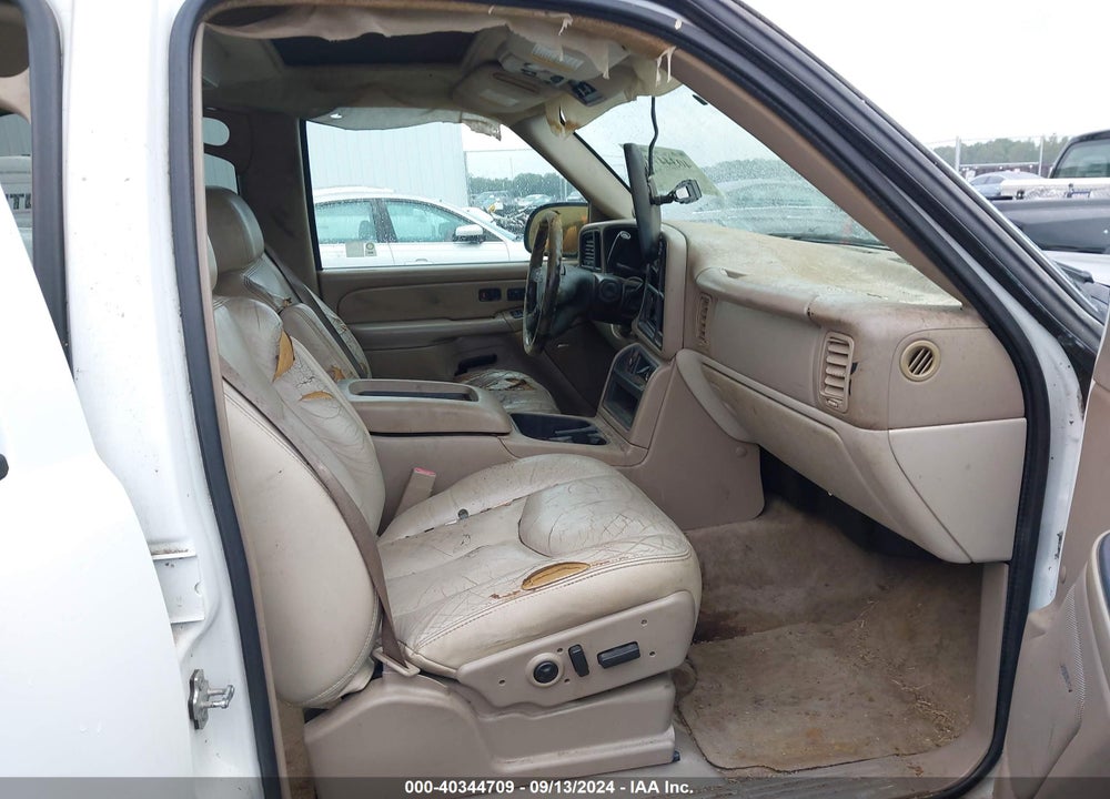 2005 CHEVROLET TAHOE LT VIN: 1GNEC13TX5J198104