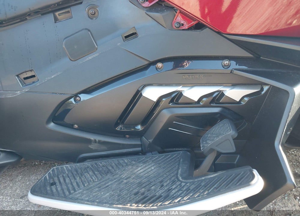 2024 CAN-AM SPYDER ROADSTER RT/RT LIMITED VIN: 2BXNBDD22RV000434