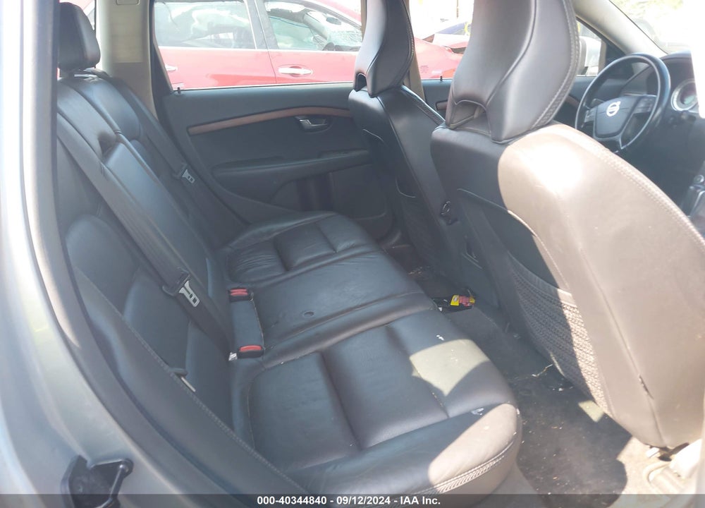 2011 VOLVO XC70 3.2 VIN: YV4940BZ5B1110060