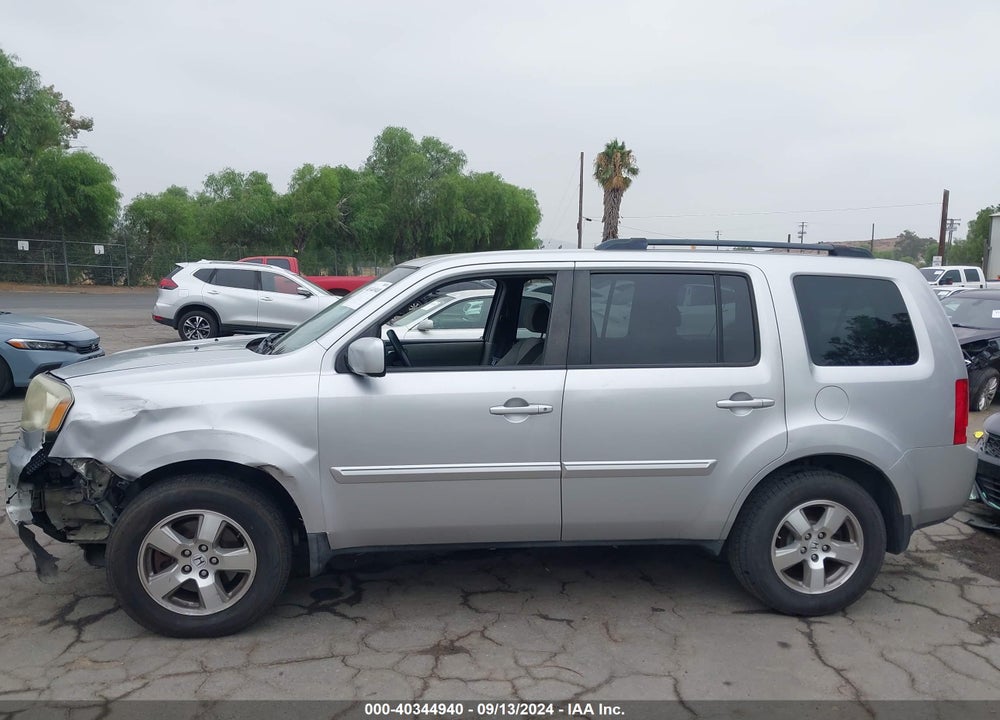 2011 HONDA PILOT EX VIN: 5FNYF3H46BB053929