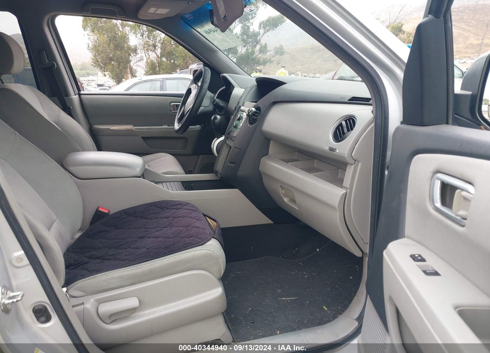 2011 HONDA PILOT EX VIN: 5FNYF3H46BB053929