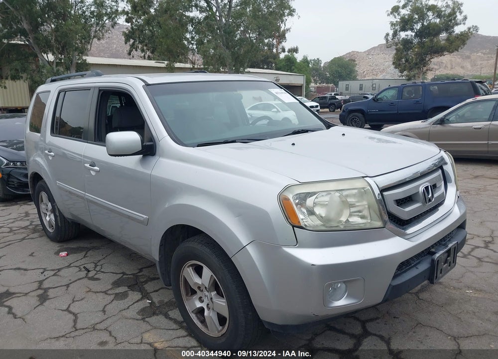 2011 HONDA PILOT EX VIN: 5FNYF3H46BB053929