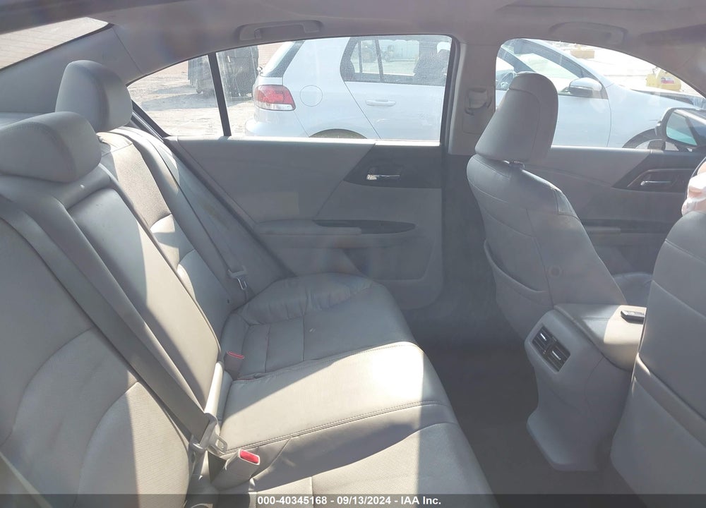 2017 HONDA ACCORD EX-L VIN: 1HGCR2F88HA184977