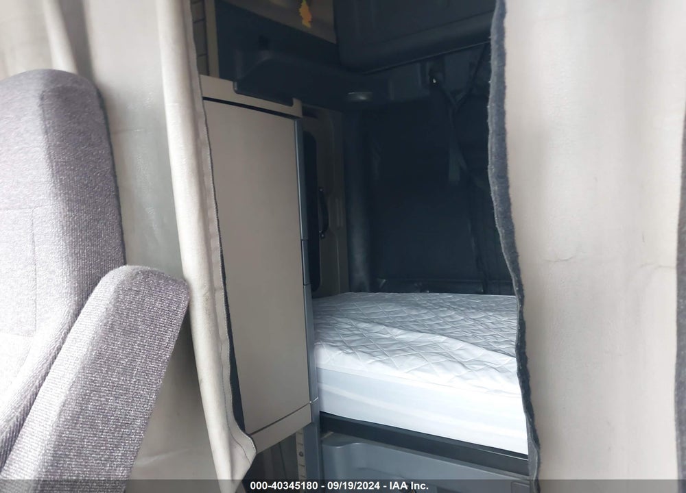 2017 FREIGHTLINER CASCADIA 125 VIN: 3AKJGLDR1HSHF0913