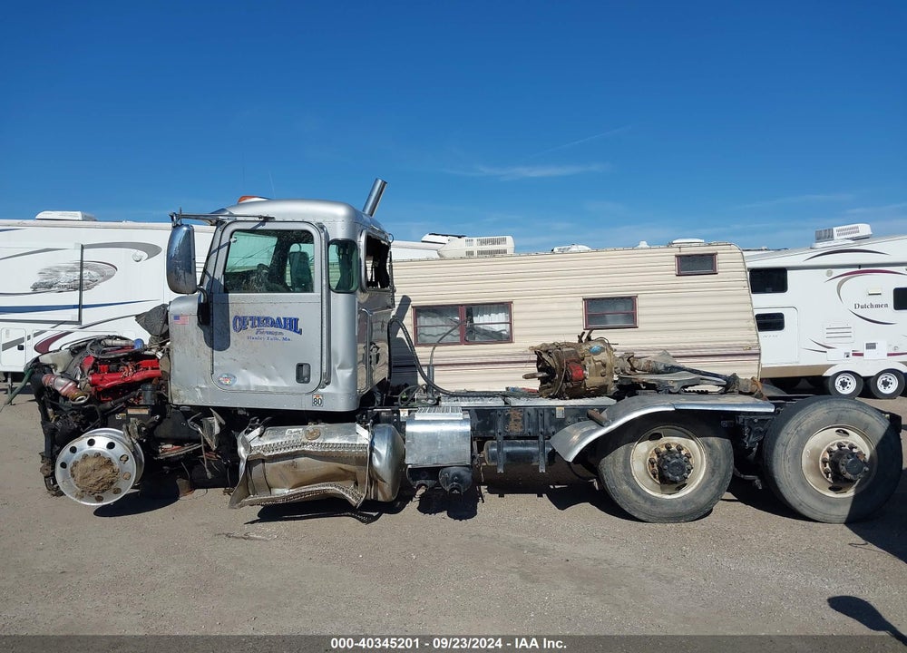 2010 PETERBILT 386 VIN: 1XPHD49X1AD109090