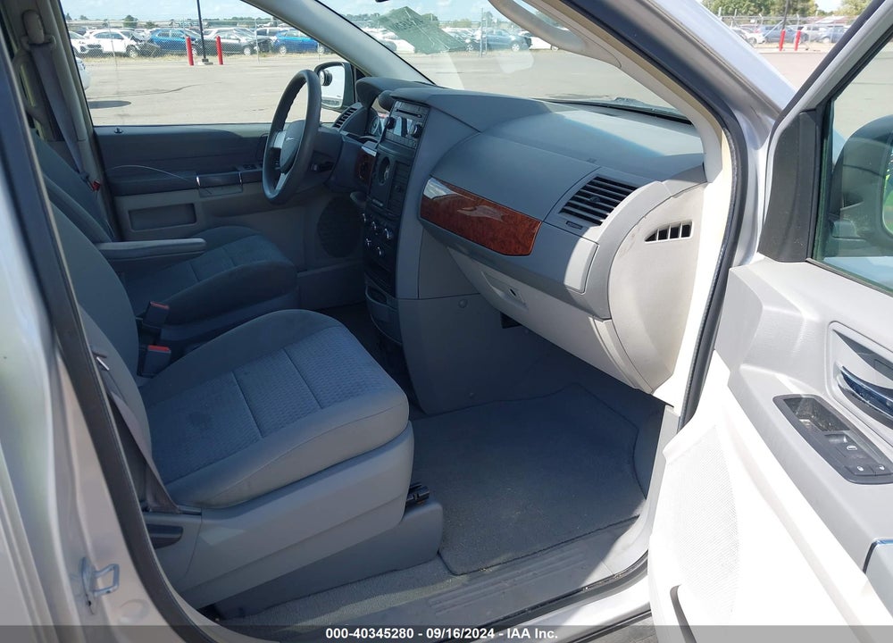 2008 CHRYSLER TOWN & COUNTRY LX VIN: 2A8HR44H98R766397