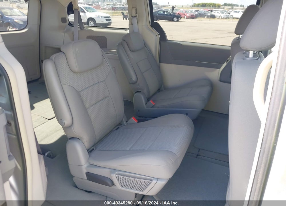 2008 CHRYSLER TOWN & COUNTRY LX VIN: 2A8HR44H98R766397