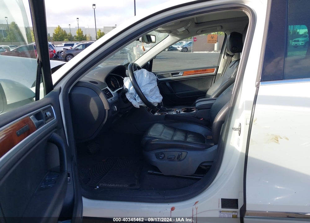 2011 VOLKSWAGEN TOUAREG VR6 LUX VIN: WVGFF9BP5BD006505