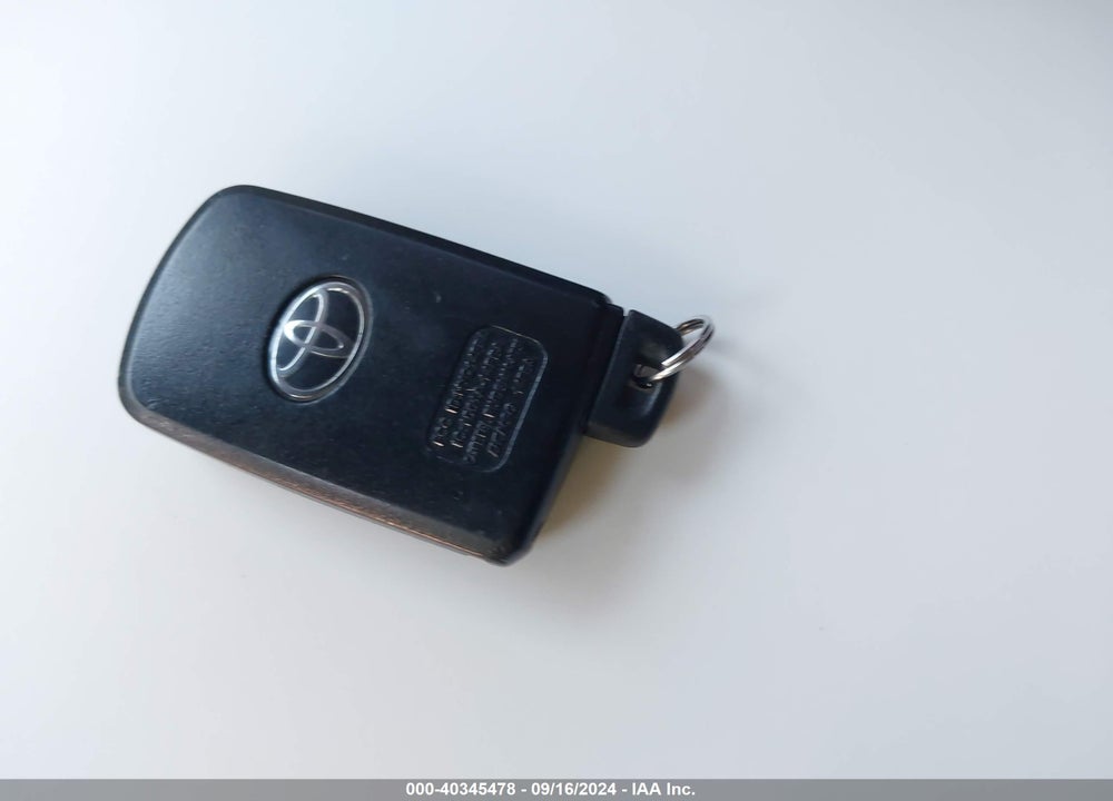 2018 TOYOTA RAV4 XLE VIN: JTMRFREV0JD228170