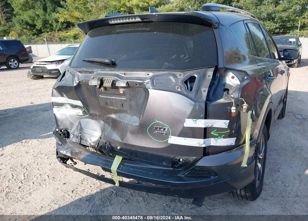 2018 TOYOTA RAV4 XLE VIN: JTMRFREV0JD228170
