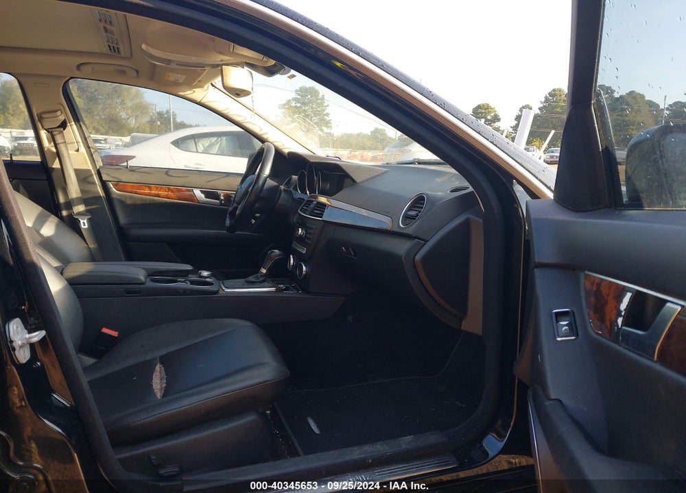 2012 MERCEDES-BENZ C 250 LUXURY/SPORT VIN: WDDGF4HB8CA627320
