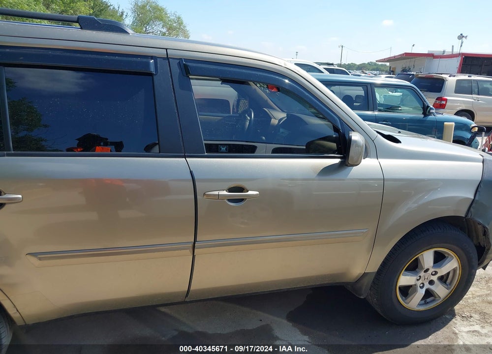 2011 HONDA PILOT EX-L VIN: 5FNYF3H72BB048852