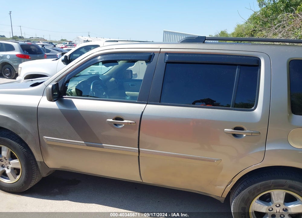 2011 HONDA PILOT EX-L VIN: 5FNYF3H72BB048852