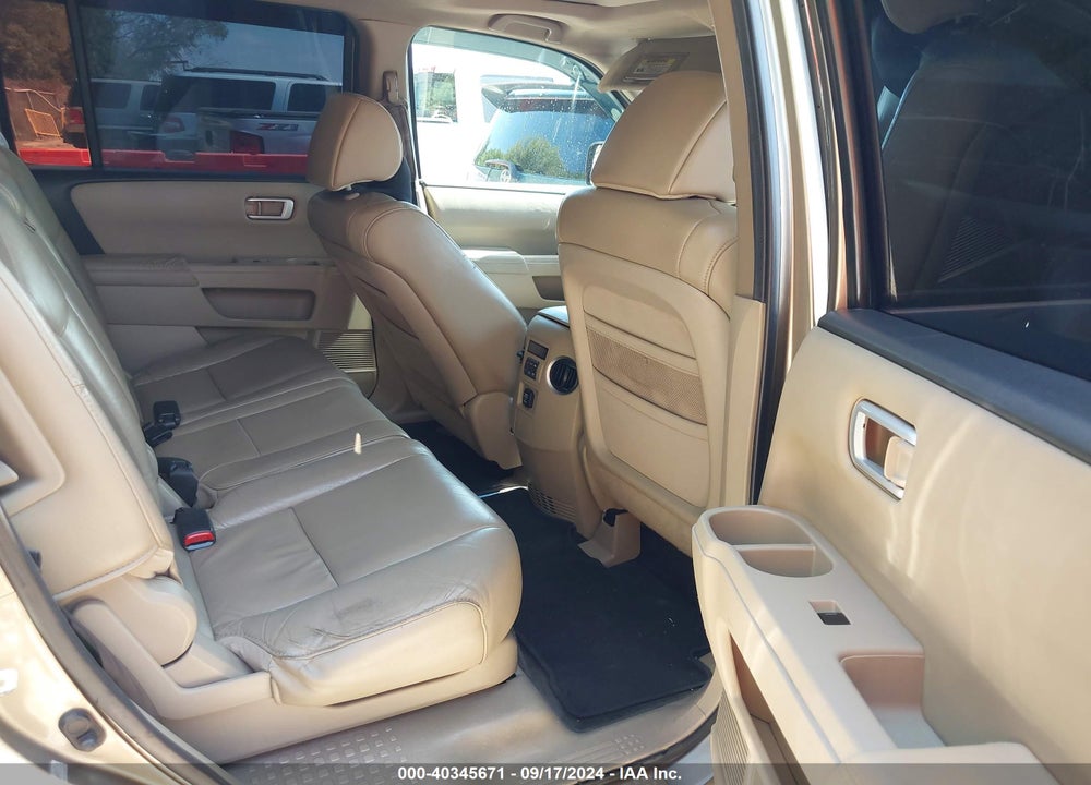 2011 HONDA PILOT EX-L VIN: 5FNYF3H72BB048852
