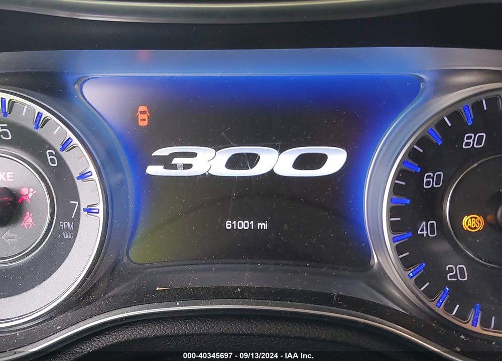 2019 CHRYSLER 300 LIMITED VIN: 2C3CCAEG0KH693719
