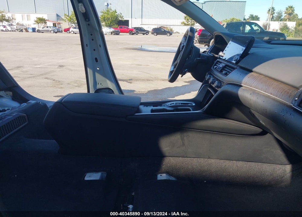 2022 HONDA ACCORD VIN: 1HGCV3F9XNA031569