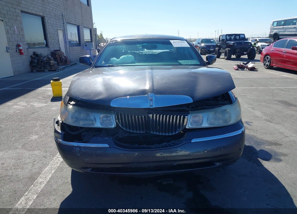 2001 LINCOLN TOWN CAR SIGNATURE VIN: 1LNHM82WX1Y679636
