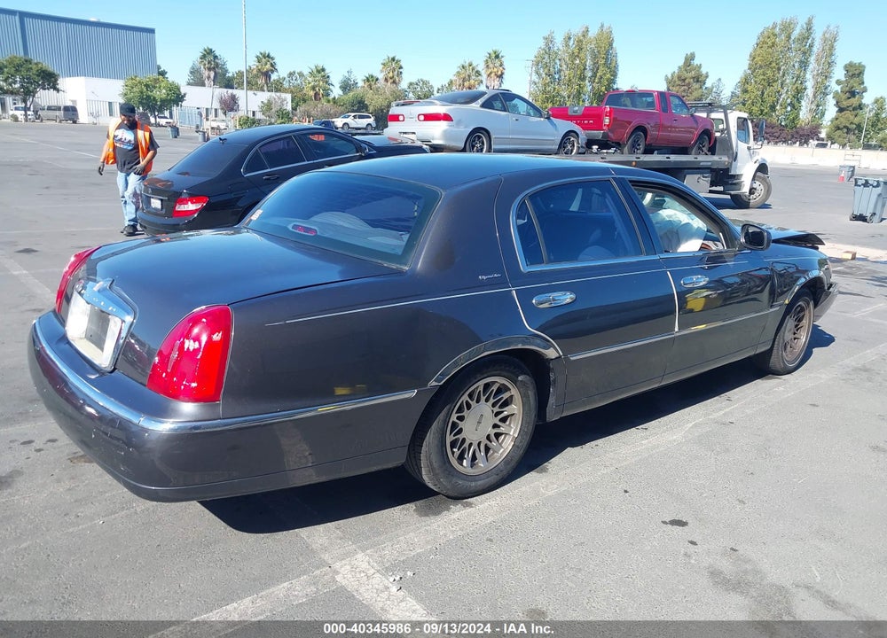 2001 LINCOLN TOWN CAR SIGNATURE VIN: 1LNHM82WX1Y679636