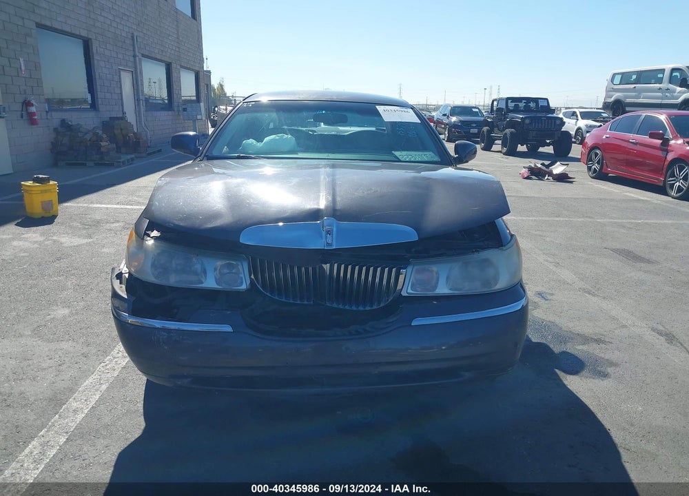 2001 LINCOLN TOWN CAR SIGNATURE VIN: 1LNHM82WX1Y679636