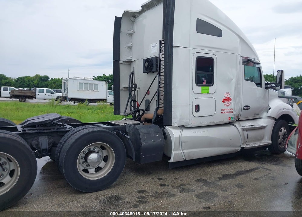 2015 KENWORTH T680 T680 VIN: 1XKYDP9X2FJ431141