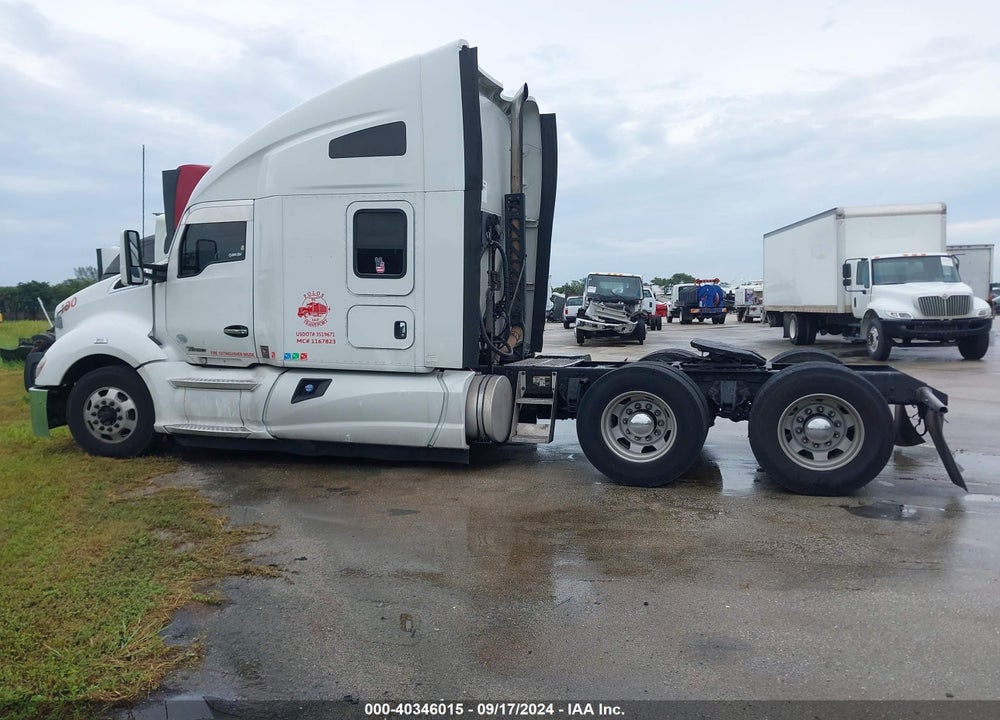 2015 KENWORTH T680 T680 VIN: 1XKYDP9X2FJ431141