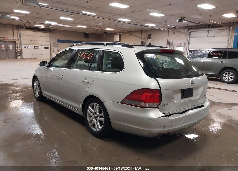 2011 VOLKSWAGEN JETTA SPORTWAGEN 2.0L TDI VIN: 3VWPL7AJ4BM613774