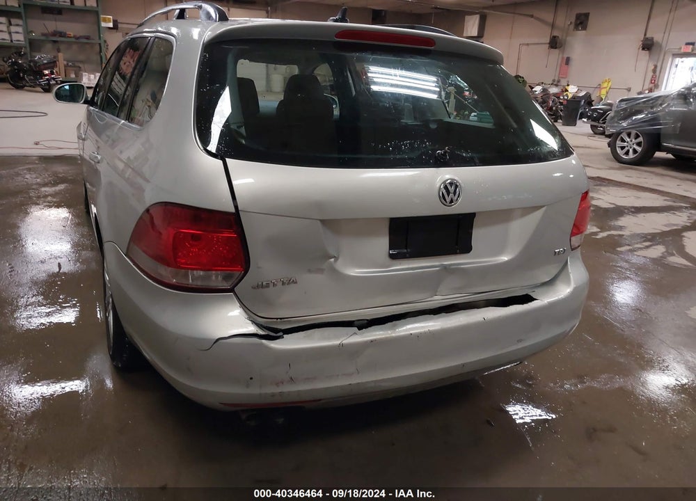 2011 VOLKSWAGEN JETTA SPORTWAGEN 2.0L TDI VIN: 3VWPL7AJ4BM613774
