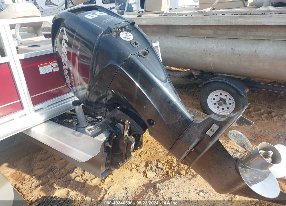 2018 TRACKER PONTOON BOAT AND MOTOR VIN: BUJ57422K718