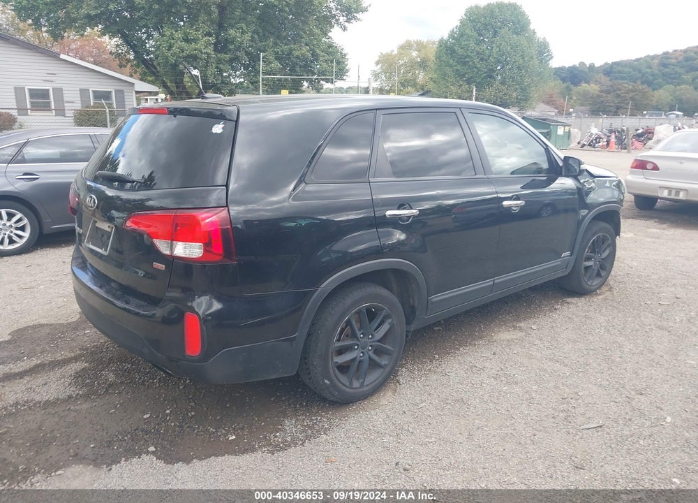 2015 KIA SORENTO LX VIN: 5XYKTCA60FG654049