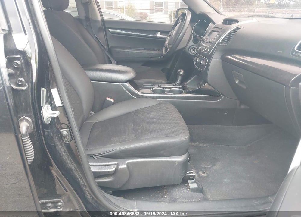 2015 KIA SORENTO LX VIN: 5XYKTCA60FG654049