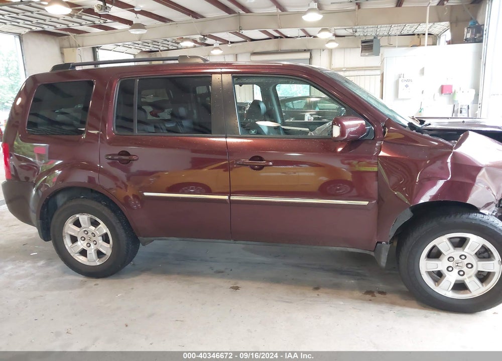 2011 HONDA PILOT TOURING VIN: 5FNYF3H91BB022888