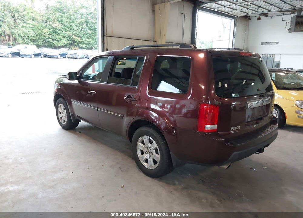 2011 HONDA PILOT TOURING VIN: 5FNYF3H91BB022888