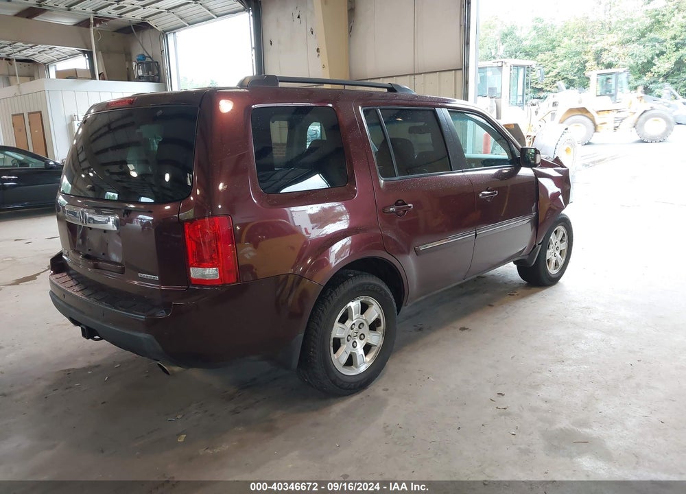 2011 HONDA PILOT TOURING VIN: 5FNYF3H91BB022888