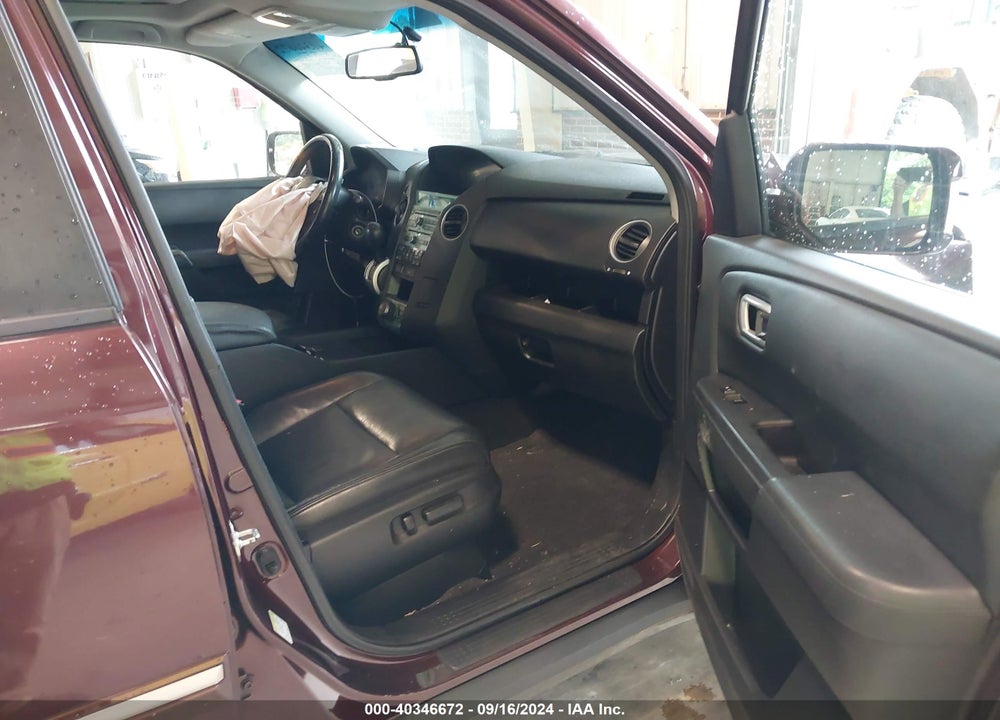 2011 HONDA PILOT TOURING VIN: 5FNYF3H91BB022888