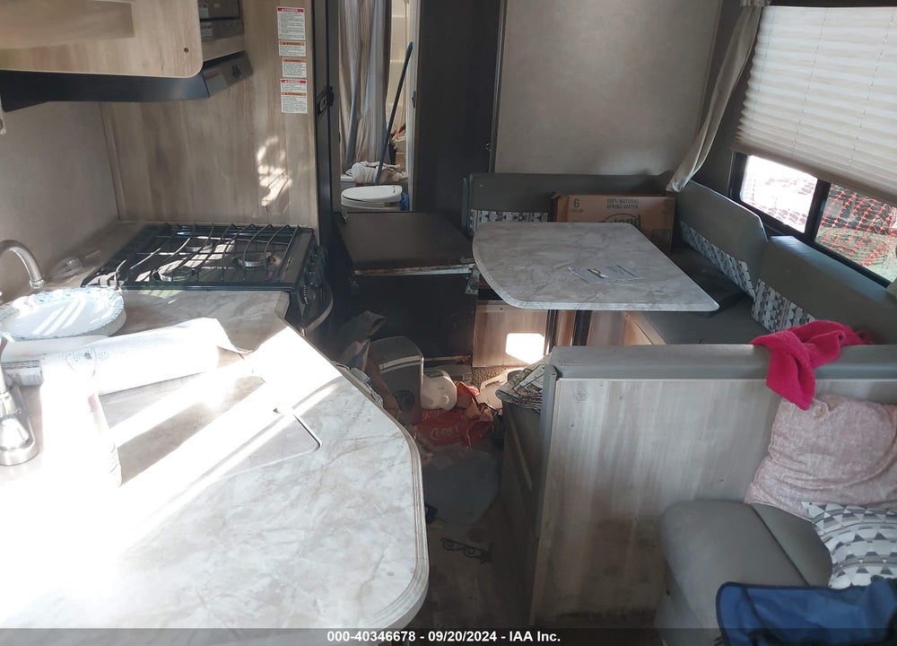 2019 FOREST RIVER CATALINA 281DDS VIN: 5ZT2CATB6KU034019