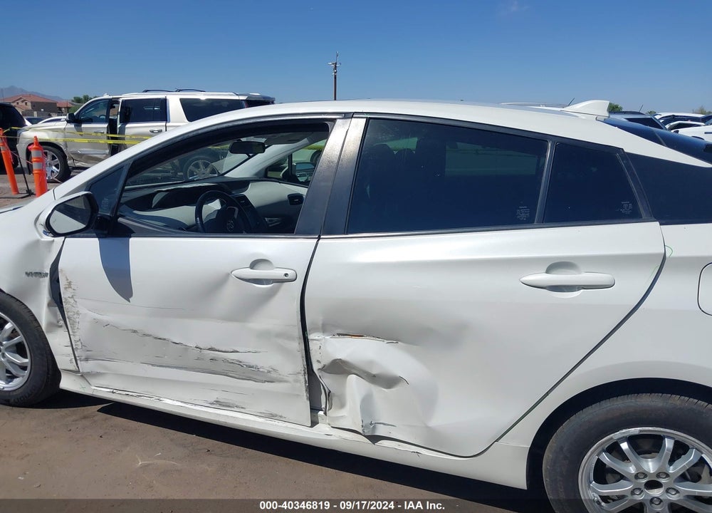 2018 TOYOTA PRIUS THREE VIN: JTDKARFU3J3058592