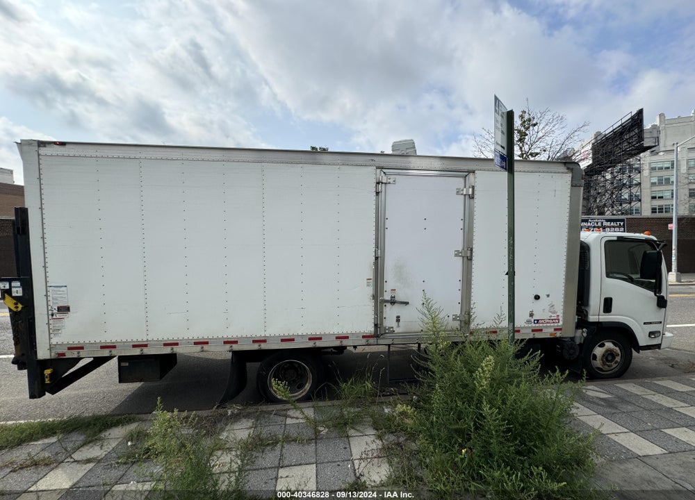2017 ISUZU NRR DSL REG AT VIN: JALE5W161H7303755