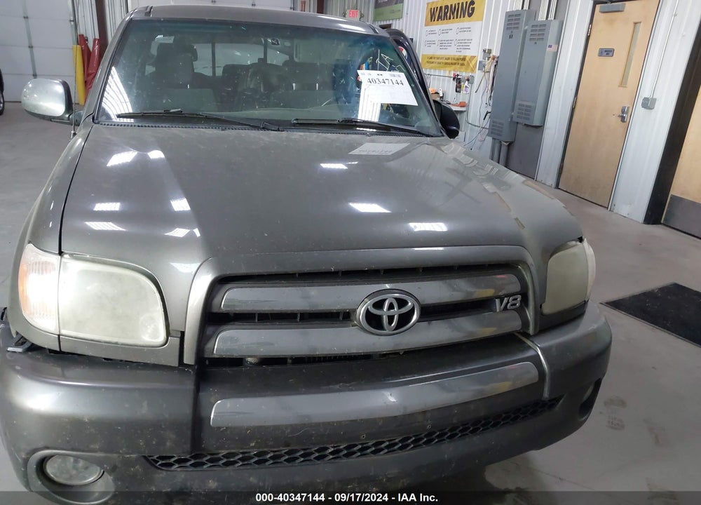 2005 TOYOTA TUNDRA SR5 V8 VIN: 5TBBT44165S458178