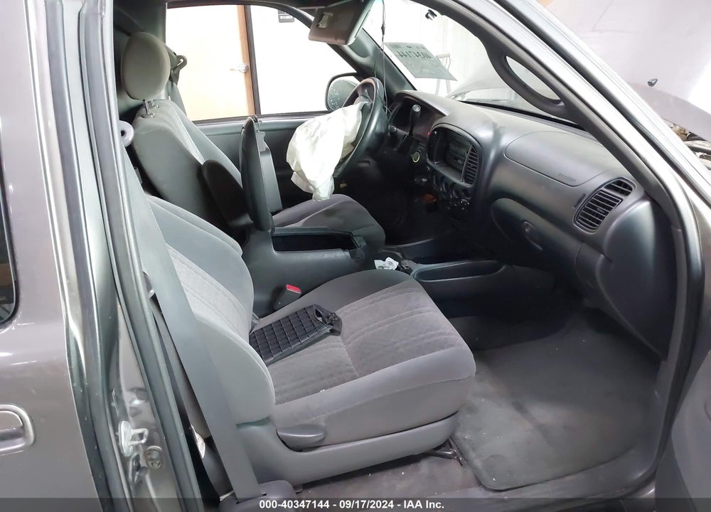 2005 TOYOTA TUNDRA SR5 V8 VIN: 5TBBT44165S458178