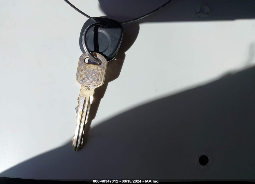 2001 GMC SIERRA 1500 SL VIN: 1GTEC14V11Z302550