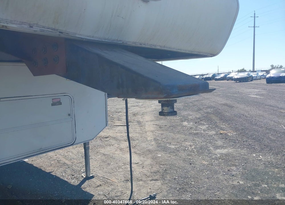 2005 WEEKEND WARRIOR 5TH WHEEL VIN: 5HRSS33325C008277
