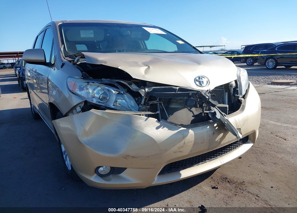 2012 TOYOTA SIENNA XLE V6 8 PASSENGER VIN: 5TDYK3DC9CS278688