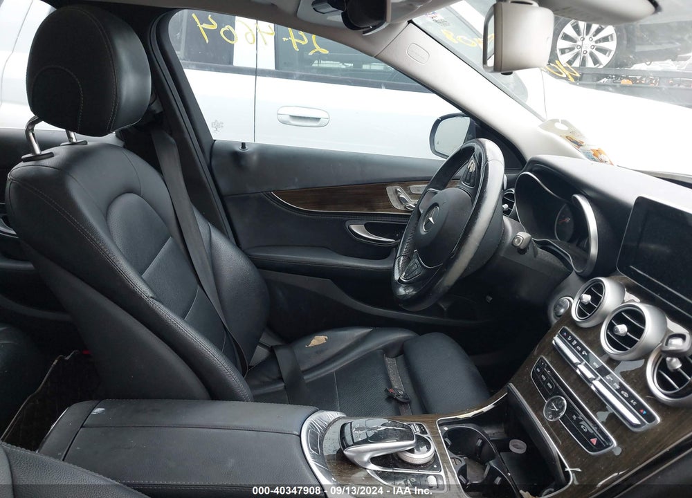 2016 MERCEDES-BENZ C 300 LUXURY/SPORT VIN: WDDWF4JB1GR131501