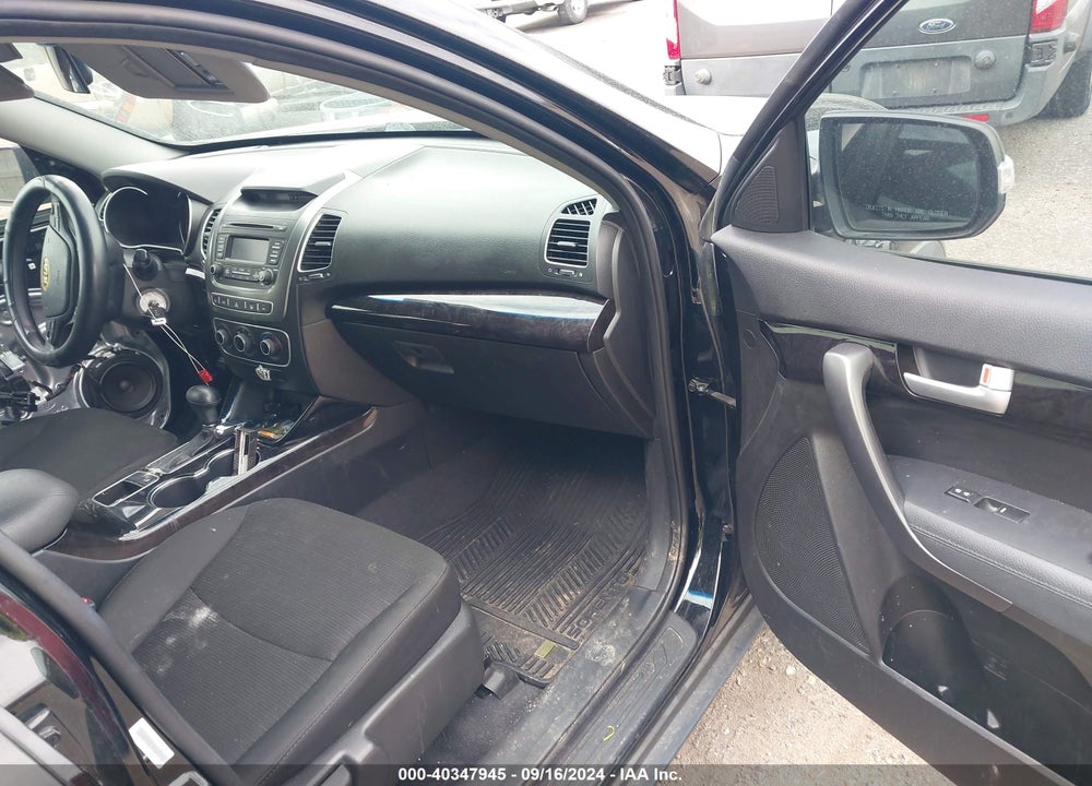 2015 KIA SORENTO LX V6 VIN: 5XYKT4A73FG609721