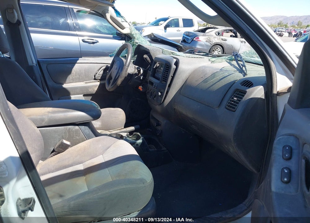 2004 FORD ESCAPE XLS VIN: 1FMYU92164KB35720