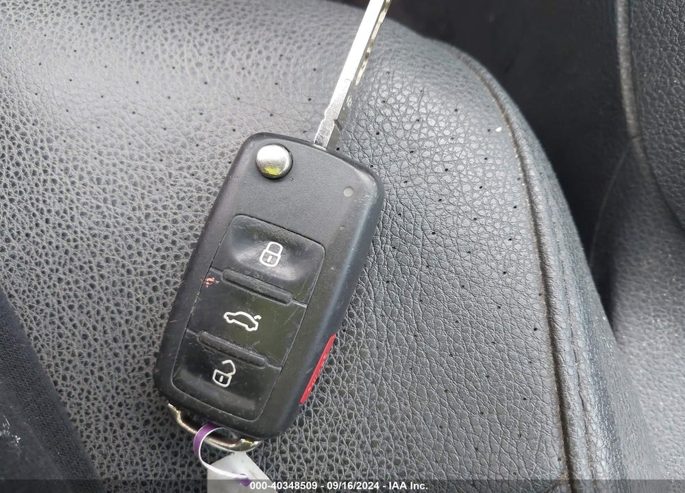 2011 VOLKSWAGEN JETTA 2.5L SE VIN: 3VWDZ7AJ9BM077423