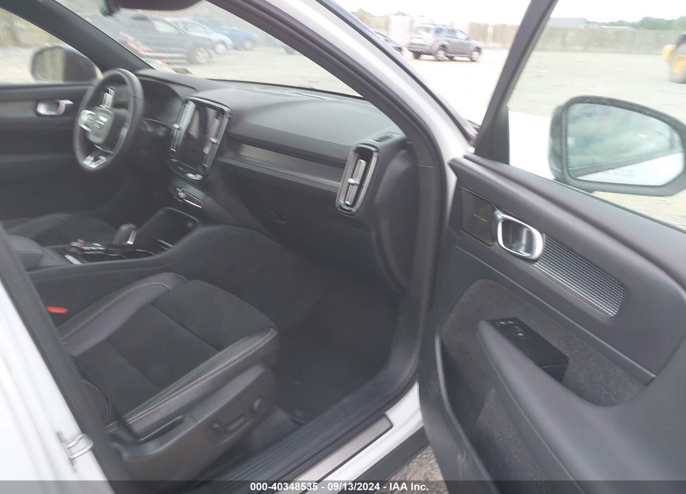 2022 VOLVO XC40 T5 R-DESIGN VIN: YV4162UM5N2641519